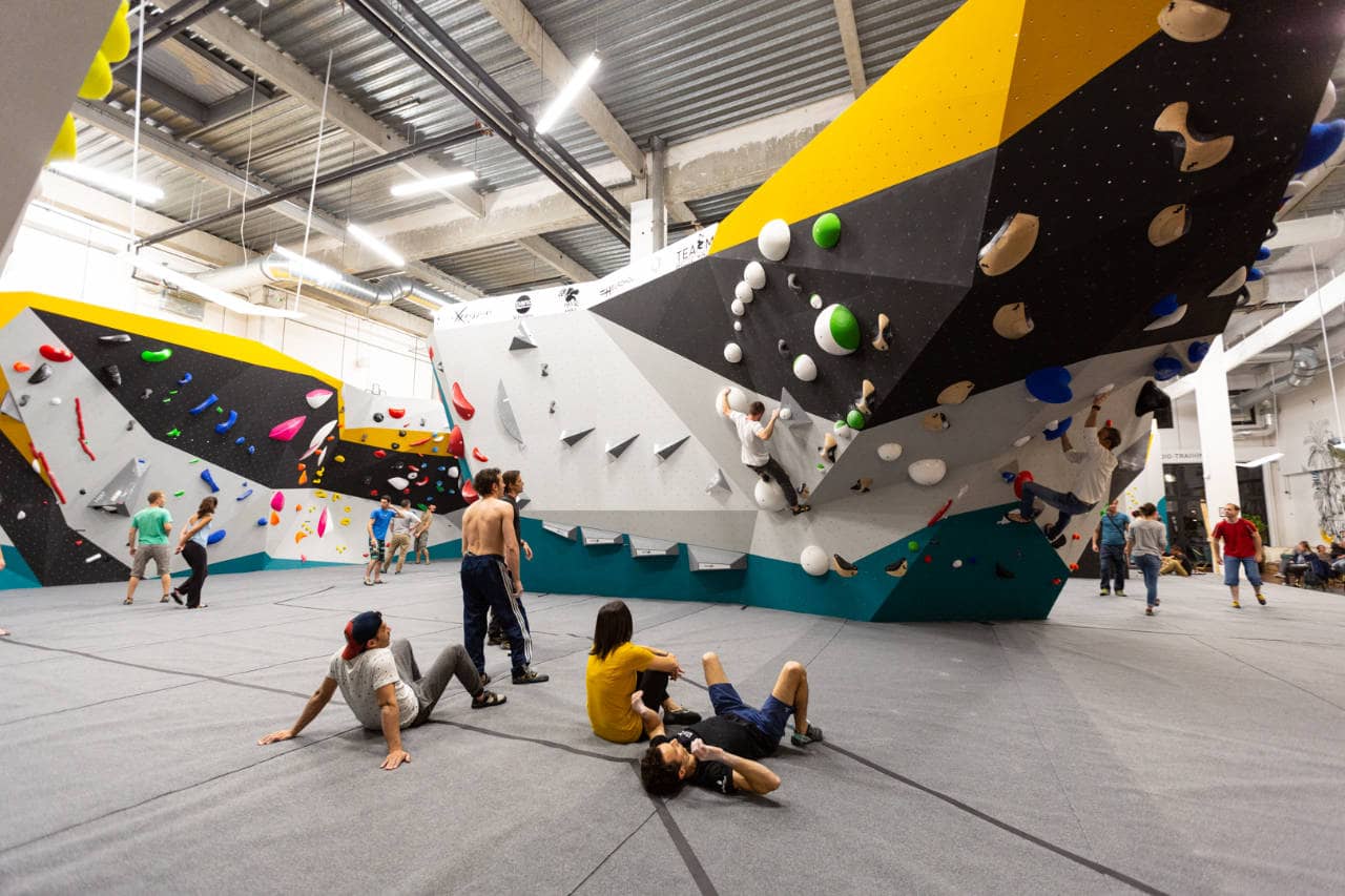 Block'Out bouldering gym and restaurant in Vitrolles, Bouches-du-Rhône